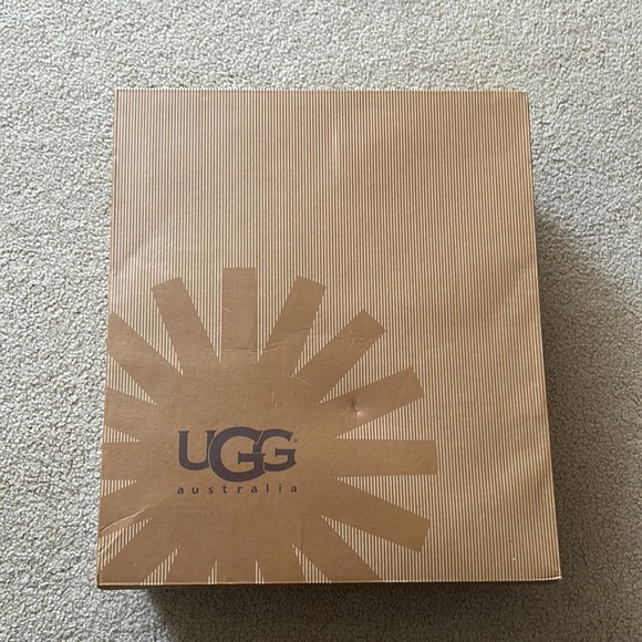 UGG classic short boots, sparkle blue, size 7, original box and packaging! - Picture 4 of 9